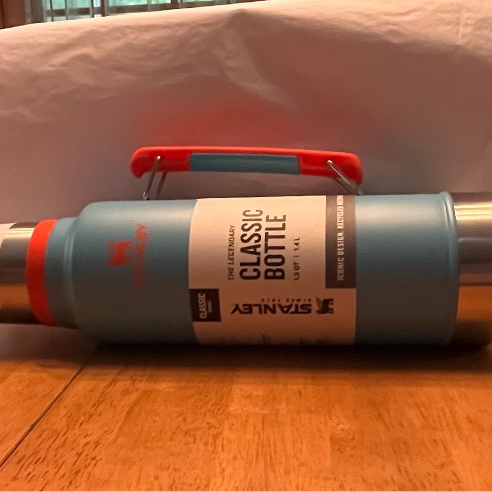 Stanley Blue and Red Thermos - Picture 5 of 5